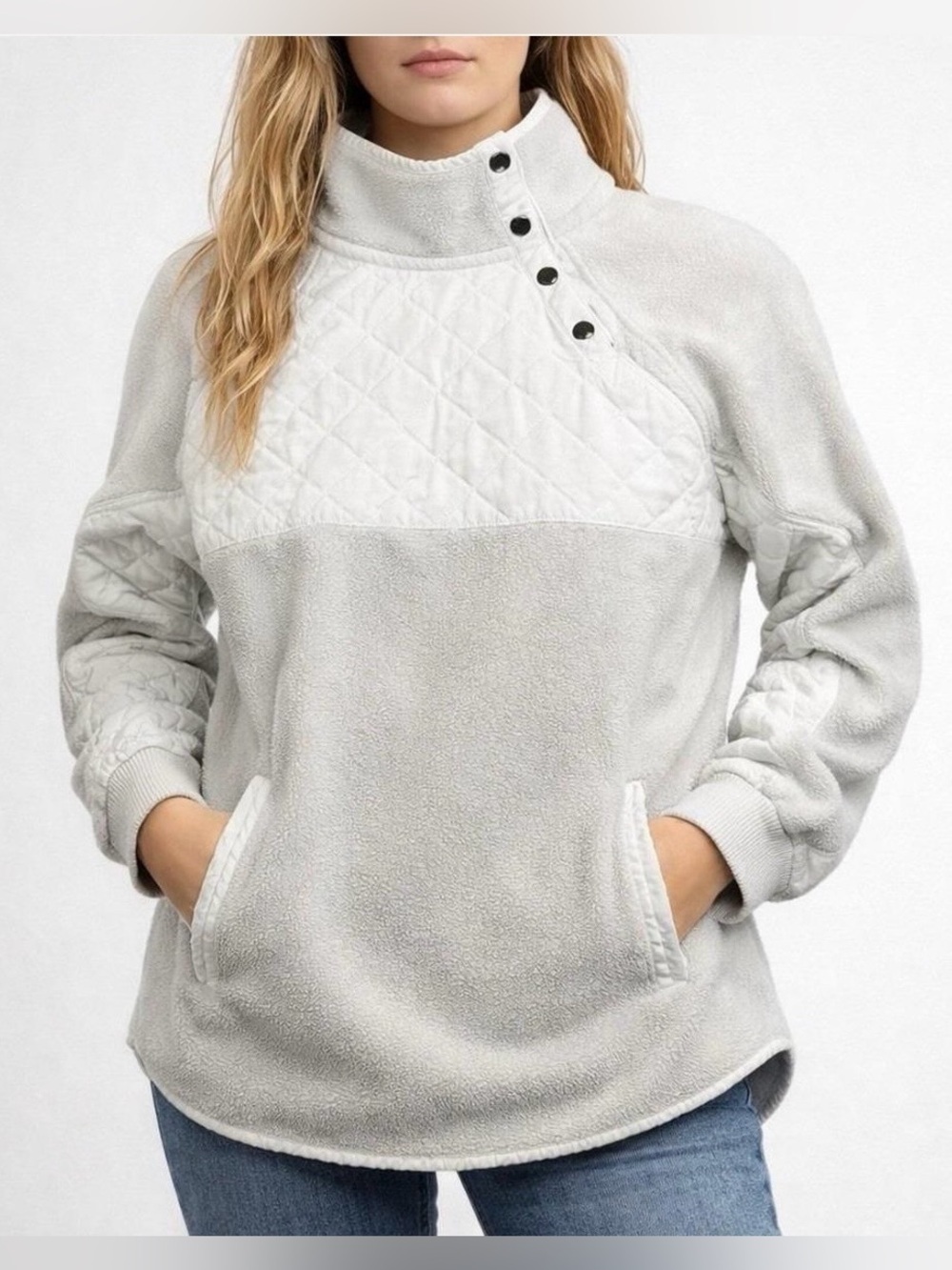 Abercrombie & Fitch
Asymmetrical Quilted Fleece Pullover Ivory size small
